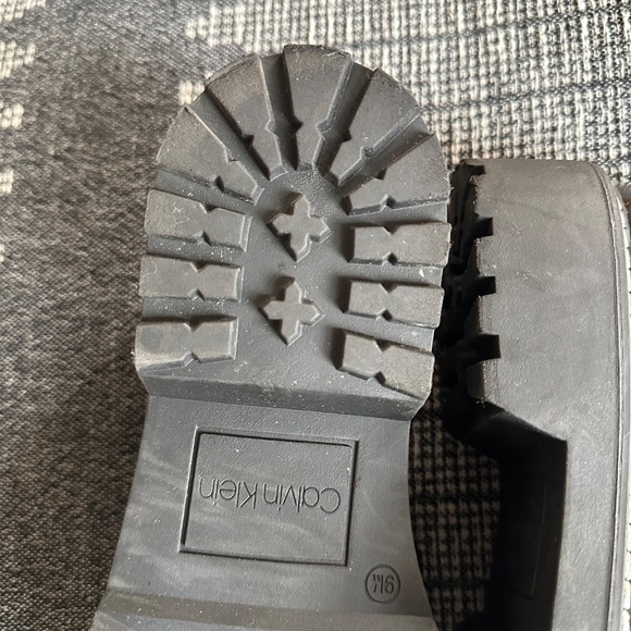 EXCELLENT Calvin Klein Women's Suzie Loafer - Picture 9 of 11